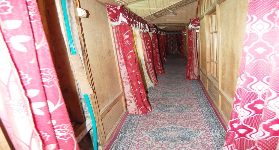 Pandora House Boat, Srinagar 5